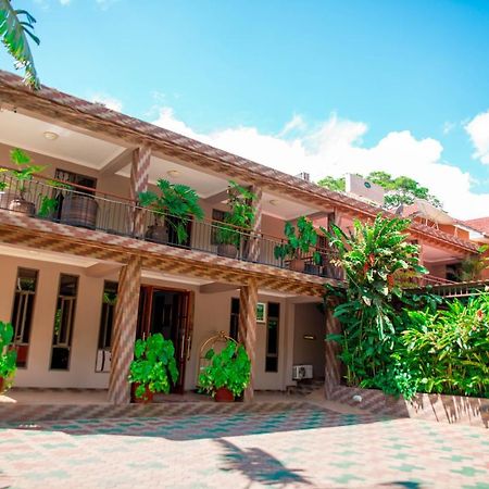 Lush Garden Business Hotel Arusha Bagian luar foto