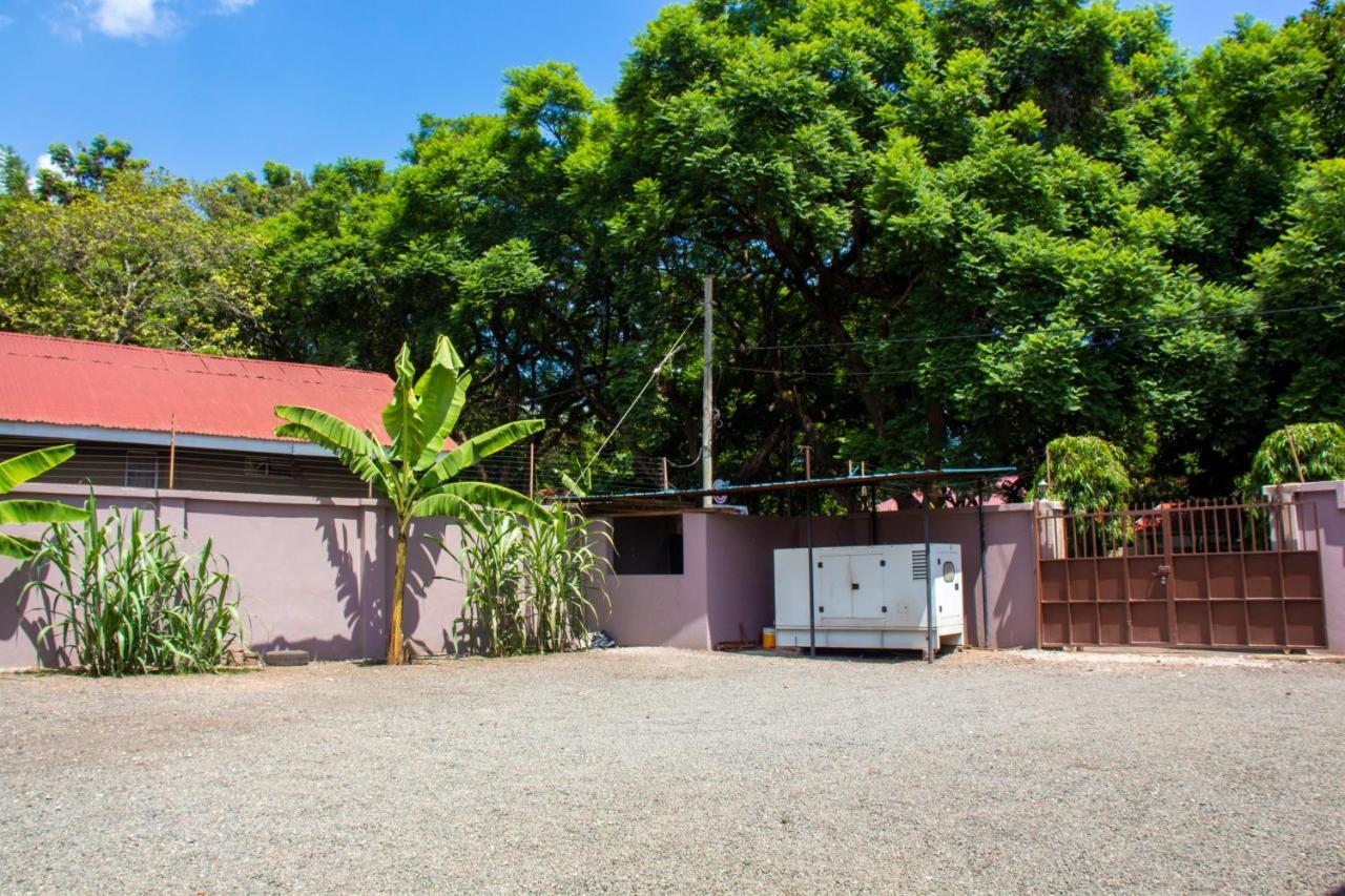 Lush Garden Business Hotel Arusha Bagian luar foto