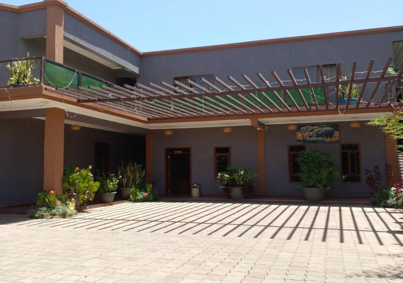 Lush Garden Business Hotel Arusha Bagian luar foto