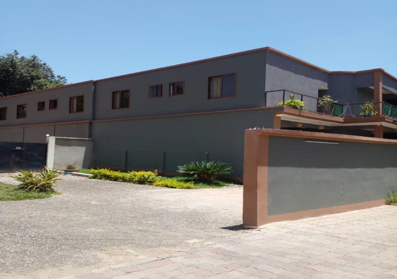 Lush Garden Business Hotel Arusha Bagian luar foto